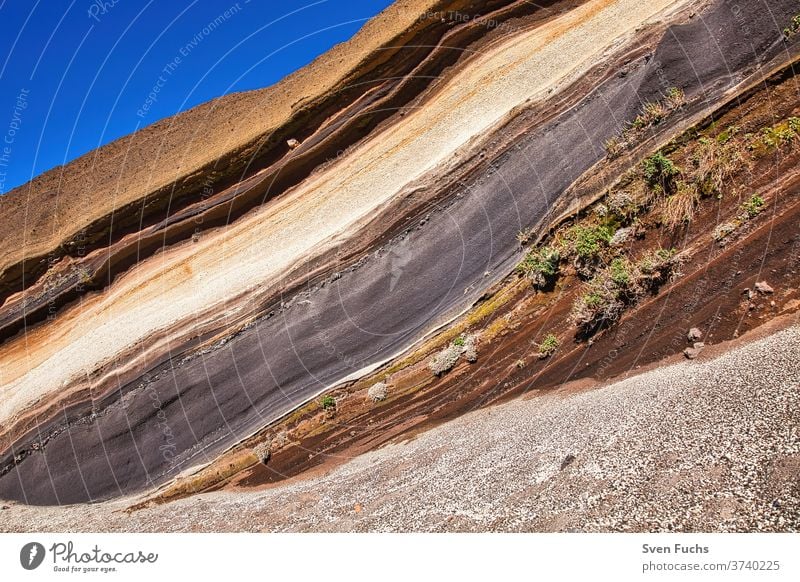 Diese besondere Gesteinsschicht ist auf der Kanareninsel Teneriffa zu bewundern und wird La Tarta genannt teneriffa gesteinsschichten la tarta geologie lava