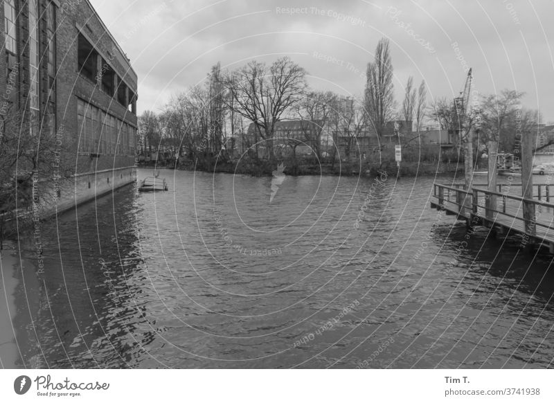 Hochwasser in Berlin ? UBahn Station Bahnhof Unterwasser Architektur Stadt Hauptstadt Außenaufnahme Menschenleer Stadtzentrum Bauwerk Gebäude Tag Altstadt Spree