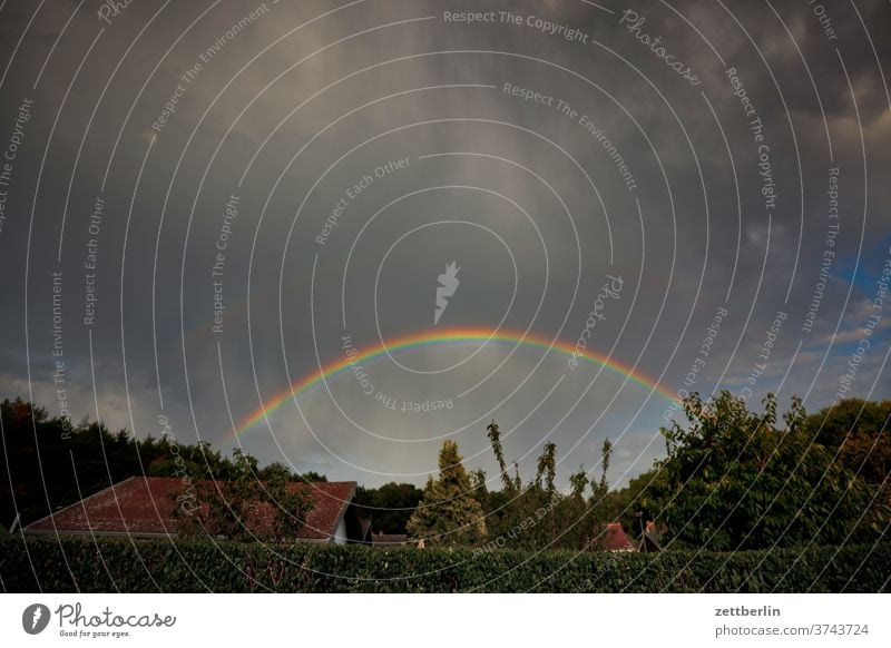 Regenbogen abend altocumulus bunt drohend dunkel dämmerung düster farbe farbspektrum feierabend froschperspektive gewitter haufenwolke himmel hintergrund klima