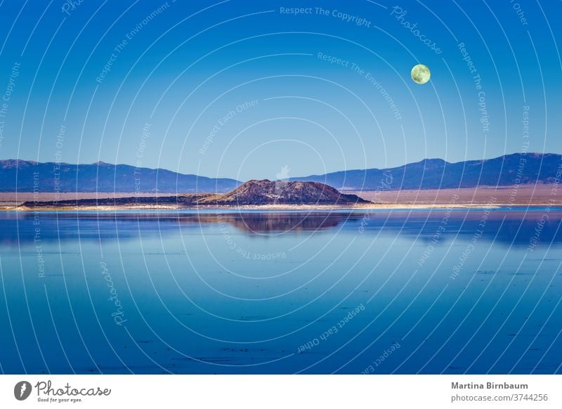 Die Insel Paoha bei Vollmond im Monosee, Kalifornien mono See Stille Mond ruhig Monosee-Tuffstein-Staatsreservat Landschaft reisen Sonnenuntergang Hügel Natur