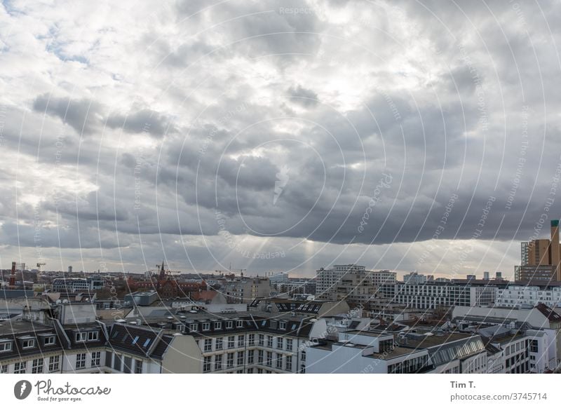 der Himmel über Berlin Wolken Architektur Haus Deutschland Hauptstadt Stadtzentrum Großstadt Skyline Berlin-Mitte Textfreiraum modern Hochhaus Menschenleer