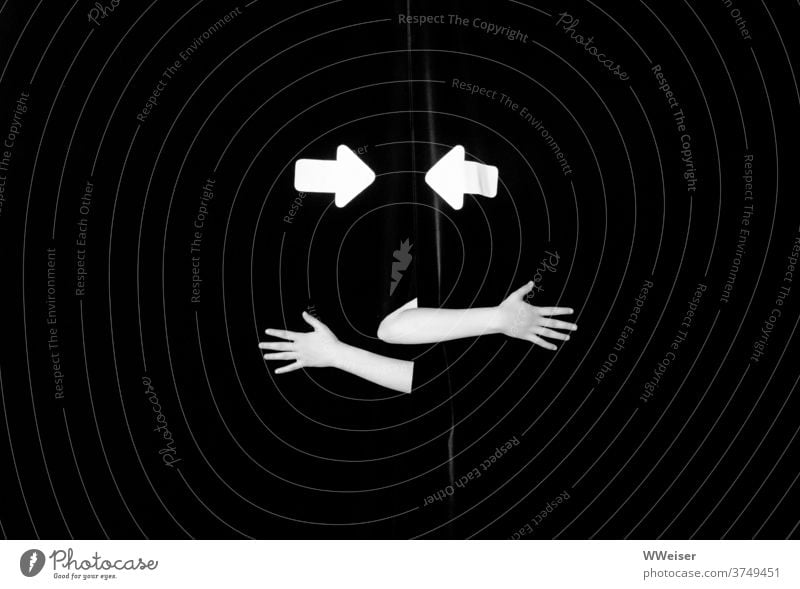 Der Vorhang ist zu, Hände und Pfeile verwehren den Durchgang Schwarzweiß low key Arme minimalistisch stilisiert Low Key Schwarzweißfoto zusammen auseinander