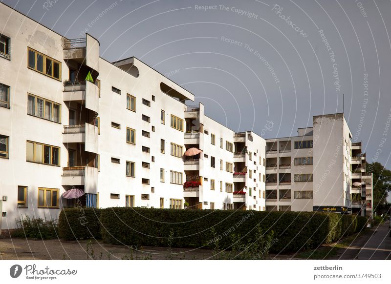 Panzerkreuzer in der Bauhaussiedlung Siemensstadt abend architektur bauhaussiedlung berlin büro city deutschland dämmerung froschperspektive hauptstadt himmel