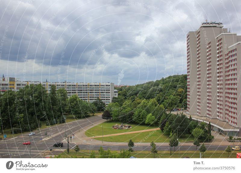 Lenin Platz Berlin Platz der nationen Architektur Hochhaus modern Himmel Haus Hauptstadt Skyline Großstadt Deutschland Stadtzentrum Neubau Fassade Wolken