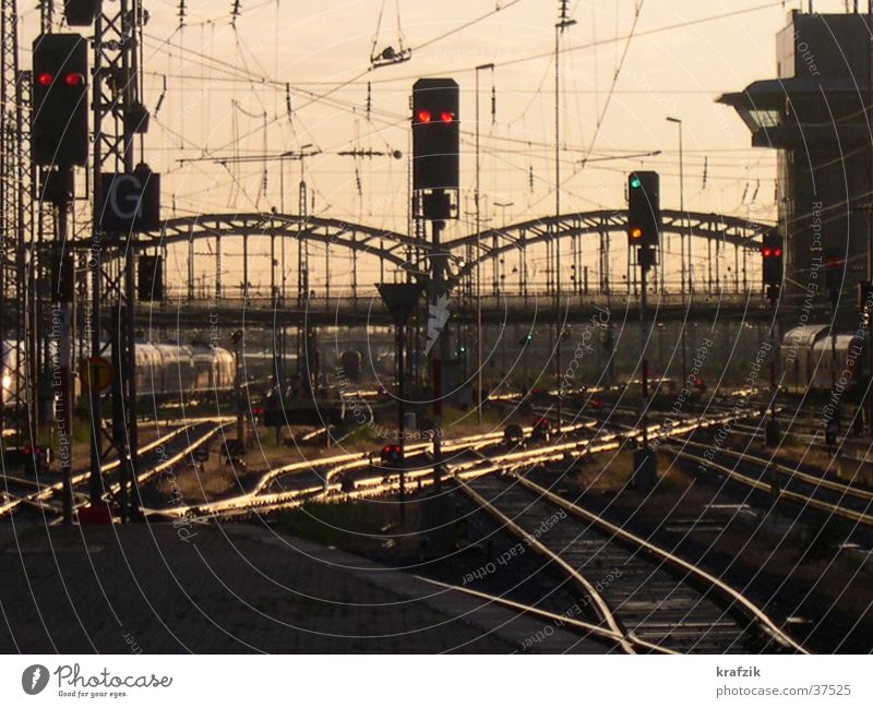 Gleisdämmerung Gleise Abend Eisenbahn Verkehr Abenddämmerung Weichenstellung