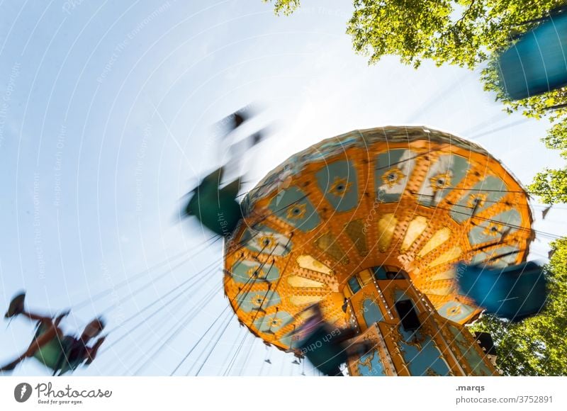 3500 U/min. Kettenkarussell Karussell Kirmes Freizeit & Hobby Lifestyle Freude Jahrmarkt drehen Schwindelgefühl Bewegungsunschärfe Fröhlichkeit Vergnügungspark