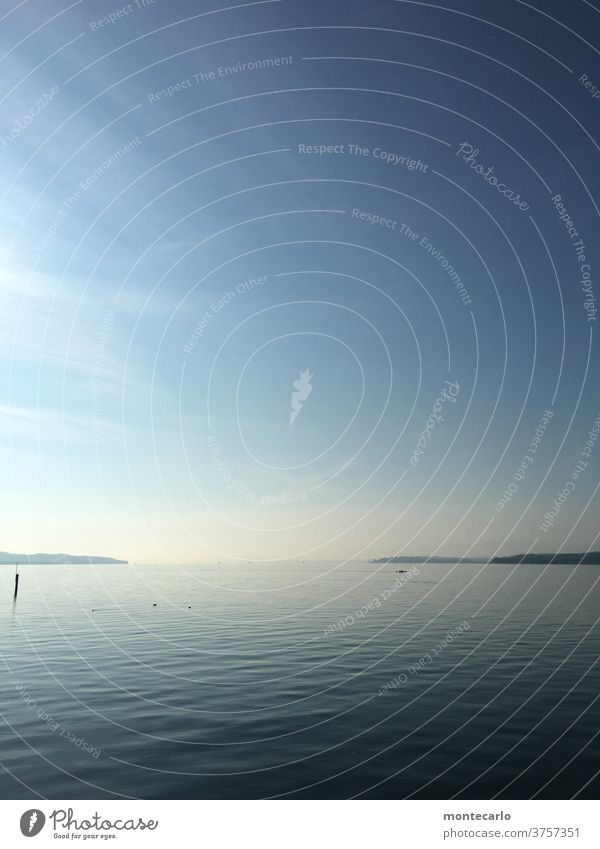 weiter blick von überlingen auf den bodensee richtung meersburg Weitsicht Licht Außenaufnahme Farbfoto See authentisch Bodensee Wetter Horizont Umwelt Natur