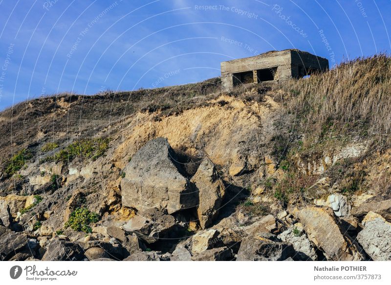 Blockhaus auf der Klippe an der Opalküste blockaus vestige Krieg Küste Calais nord Strand Himmel Ufer im Freien MEER malerisch Landschaft Tourismus felsig