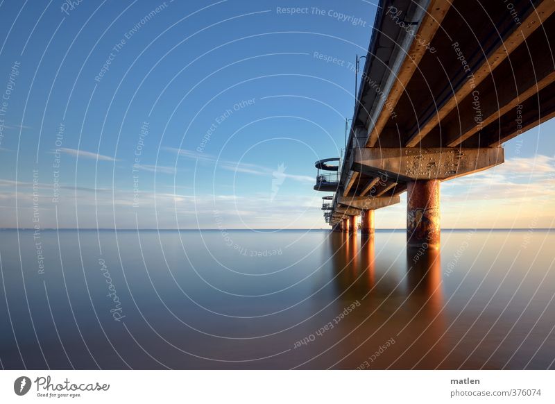 pier I Landschaft Wasser Himmel Wolkenloser Himmel Frühling Wetter Schönes Wetter Küste Meer blau Seebrücke Farbfoto Menschenleer Textfreiraum links