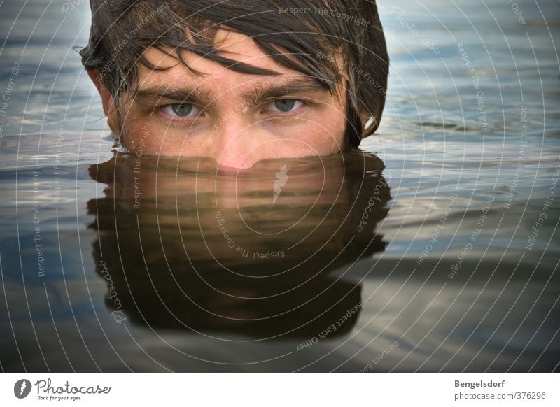 Ninja-Taucher Ferien & Urlaub & Reisen Sommer Sonne Wassersport Schwimmen & Baden Mensch maskulin Junger Mann Jugendliche 1 Wassertropfen Haare & Frisuren