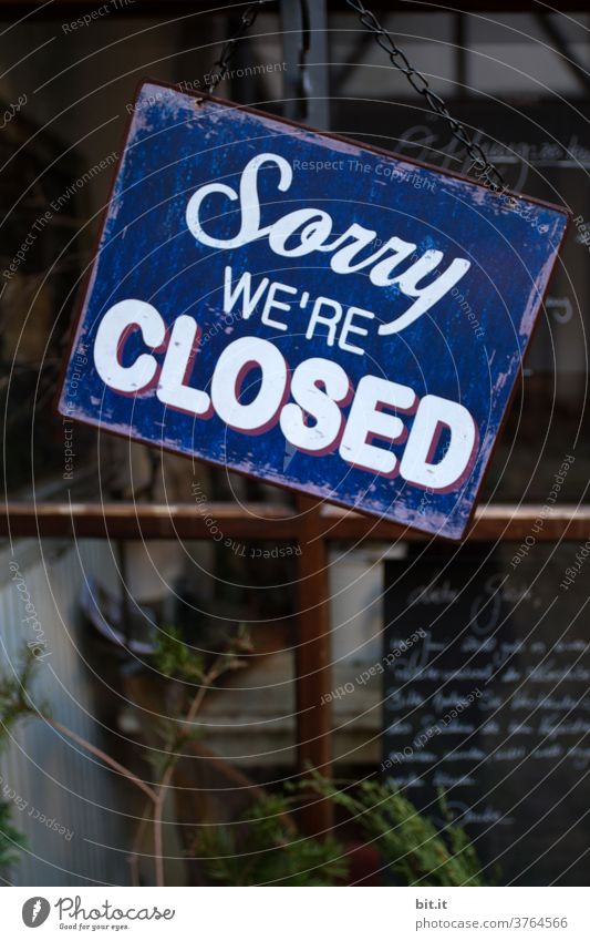 Hinweisschild, einer geschlossenen Gaststätte, auf Englisch. Geschlossenheit schließen schließung Zu close closed sorry Entschuldigung Schilder & Markierungen