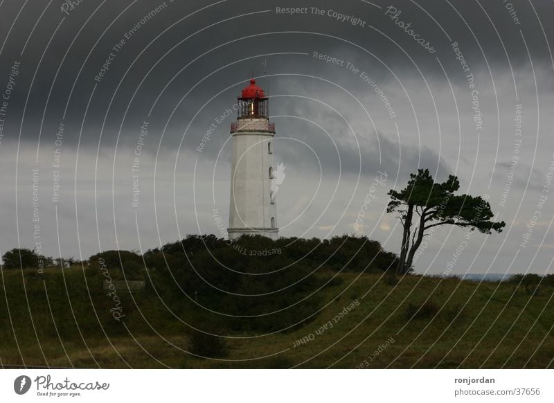 Leuchtturm auf Insel Hiddensee Wolken Himmel Gewitter Ostsee