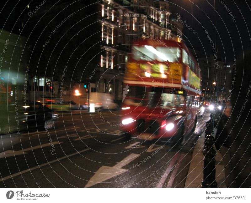 London night Nacht Bewegungsunschärfe Europa Bus