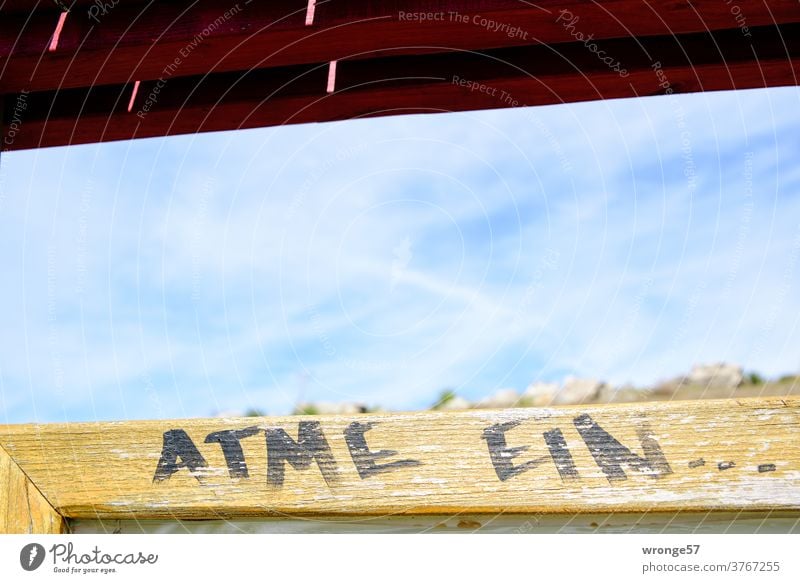 lebensnotwendig | Atmen Thementag atmen Atmung einatmen Gesundheit Lebensnotwendig Nahaufnahme Tafel Farbfoto Graffiti Schriftzug Faserstift Natur