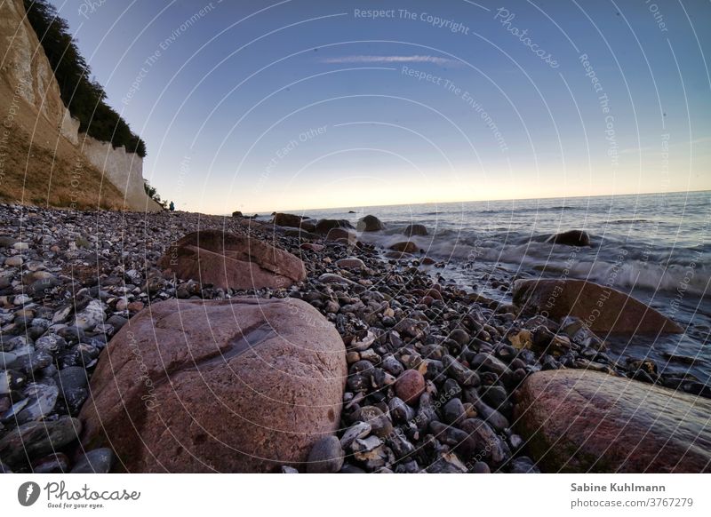 Kreidefelsen auf Rügen Natur Landschaft Küste Meer Ostsee Außenaufnahme Farbfoto Tag Himmel blau Ferien & Urlaub & Reisen Idylle Felsen Tourismus