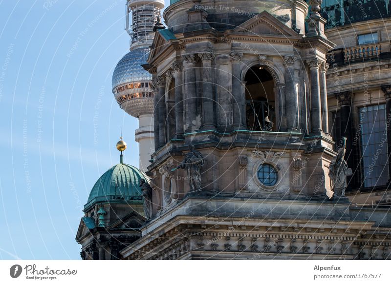 Einheit Berliner Dom Berliner Fernsehturm Hauptstadt Architektur Stadtzentrum Sehenswürdigkeit Wahrzeichen Außenaufnahme Himmel Berlin-Mitte Menschenleer