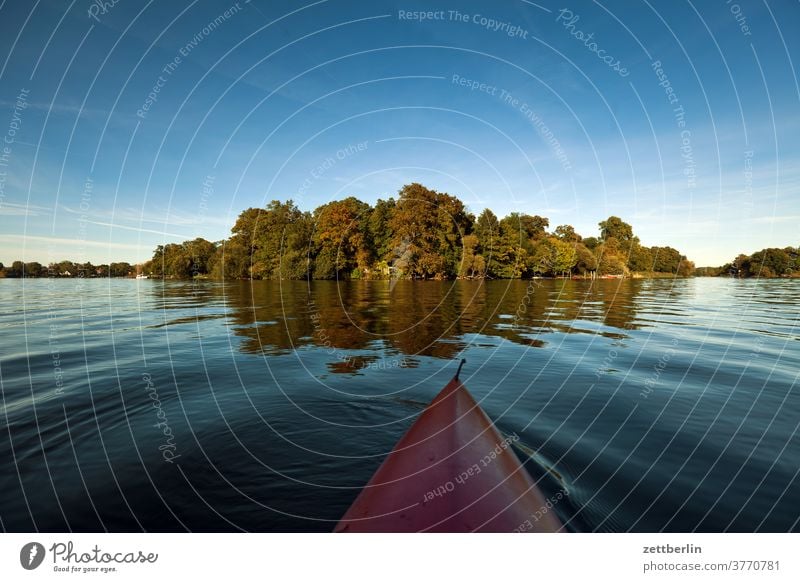 Valentinswerder im Tegeler See ausflug boot erholung ferien fluß kanal landschaft natur paddel paddelboot ruderboot schiff schifffahrt see sommer sport teich