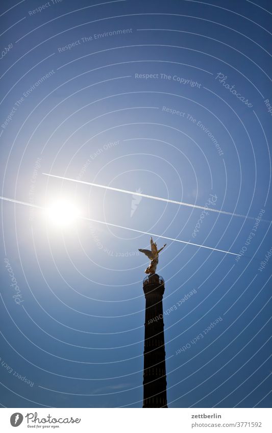 Siegessäule mit Sonne und Kondesstreifen abend berlin blattgold denkmal deutschland dämmerung else feierabend figur goldelse großer stern hauptstadt himmel