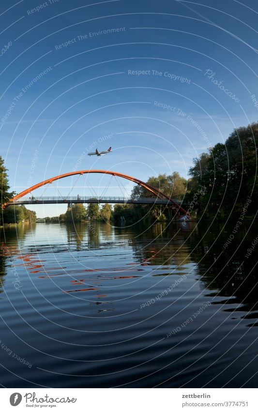 Anflug auf TXL über den Hohenzollernkanal ausflug boot erholung ferien fluß landschaft natur paddel paddelboot ruderboot schiff schifffahrt see sommer sport