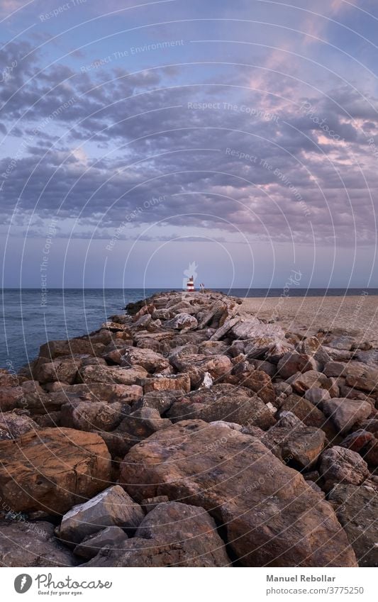 fotografie eines leuchtturms in portugal MEER Licht Leuchtturm Turm Meer Leuchtfeuer Wasser Küste Gebäude reisen Haus Schifffahrt Sicherheit Architektur Himmel