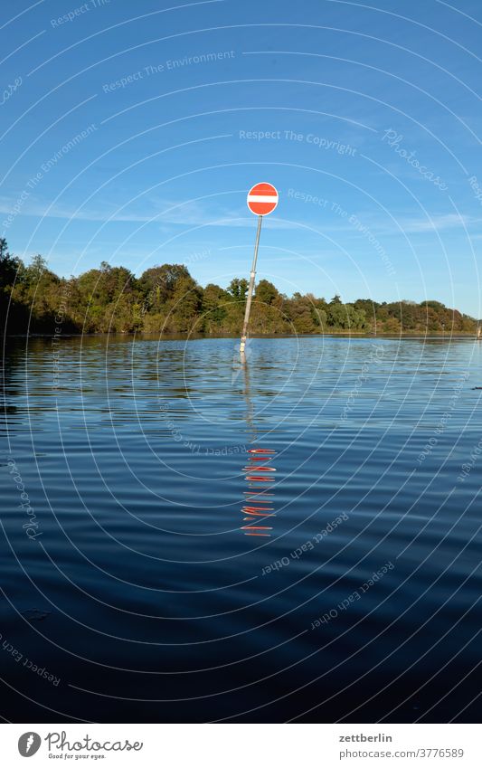 Tegeler See mit Durchgangsverbot ausflug boot erholung ferien fluß kanal landschaft natur paddel paddelboot ruderboot schiff schifffahrt see sommer sport teich