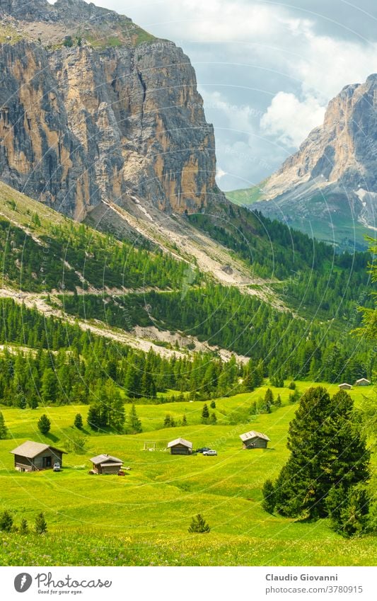 Berglandschaft entlang der Straße zum Grödner Joch, Dolomiten Badia Bozen Corvara Europa Gröden Italien Juni trentino südtirol unesco Farbe Cottage Tag Feld