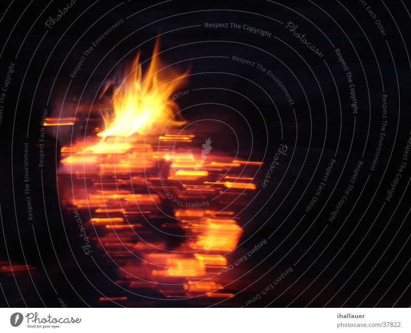Feuer brennen Licht Nacht heiß Holz Brand Funken Wärme Flamme