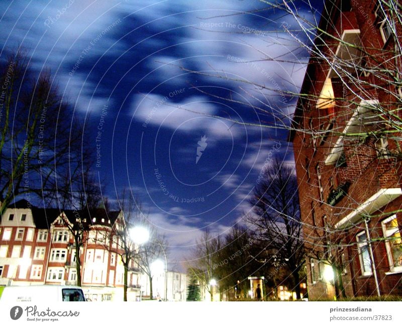 Bewegungslos Wolken Haus alternativ Morgen Dinge Straße Himmel