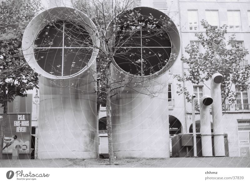 Duett Paris Centre Pompidou Lüftung Klimaanlage Baum Architektur Stadt architecture duet aeration air conditioning ventilatory tree Schwarzweißfoto