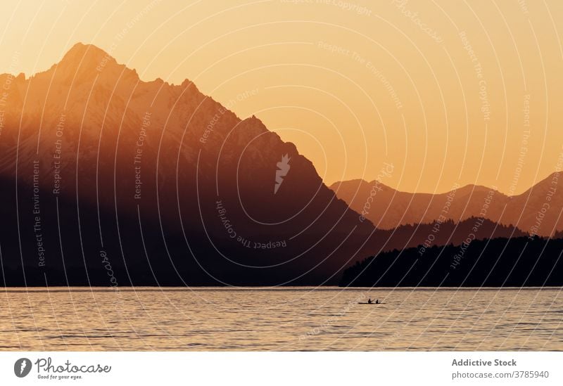 Beeindruckende Berge und Meer bei Sonnenuntergang Berge u. Gebirge Silhouette MEER erstaunlich Meereslandschaft Landschaft Farbe Pastell Patagonien Südamerika