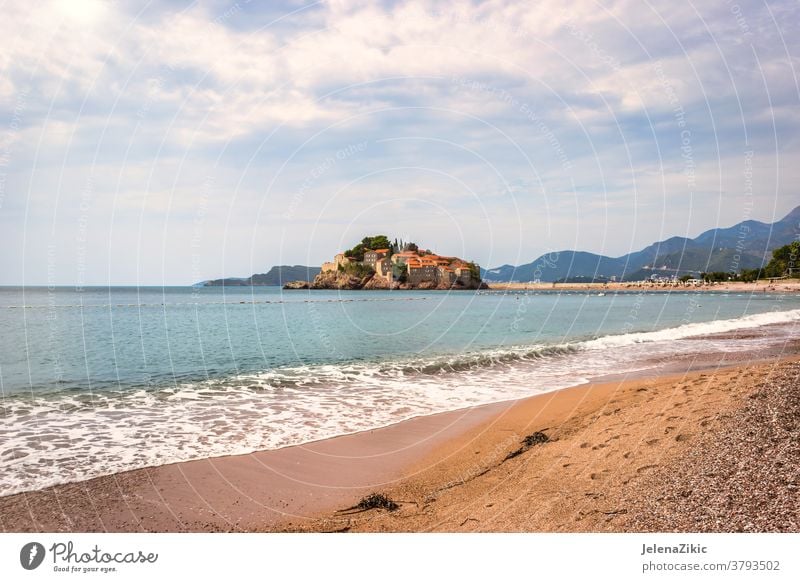 Insel Sveti Stefan in Montenegro adriatisch mediterran Landschaft stefan Wasser Küste sveti reisen Strand Tourismus montenegro Natur MEER Architektur Sommer