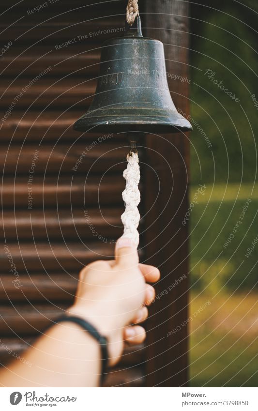 glöckner Glocke Schiffsglocke Hand leuten klingeln Religion & Glaube Turm Glockenturm Seil alarmglocke Alarm Gotteshäuser