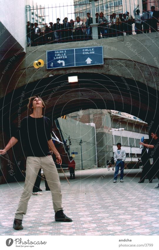 diabolo Mensch Mann Diabolo Bolivien Show Straße Publikum La Paz