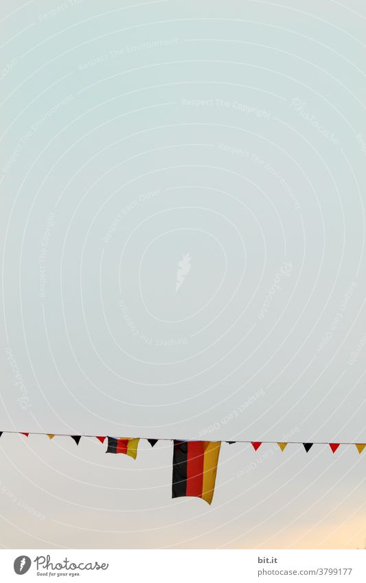 WM 2014 Wimpel Fahne Fahnen Flagge Deutschland Deutsche Flagge Deutschlandfahne Weltmeisterschaft Fußball Patriotismus Nationalflagge schwarz gold wehen Stolz