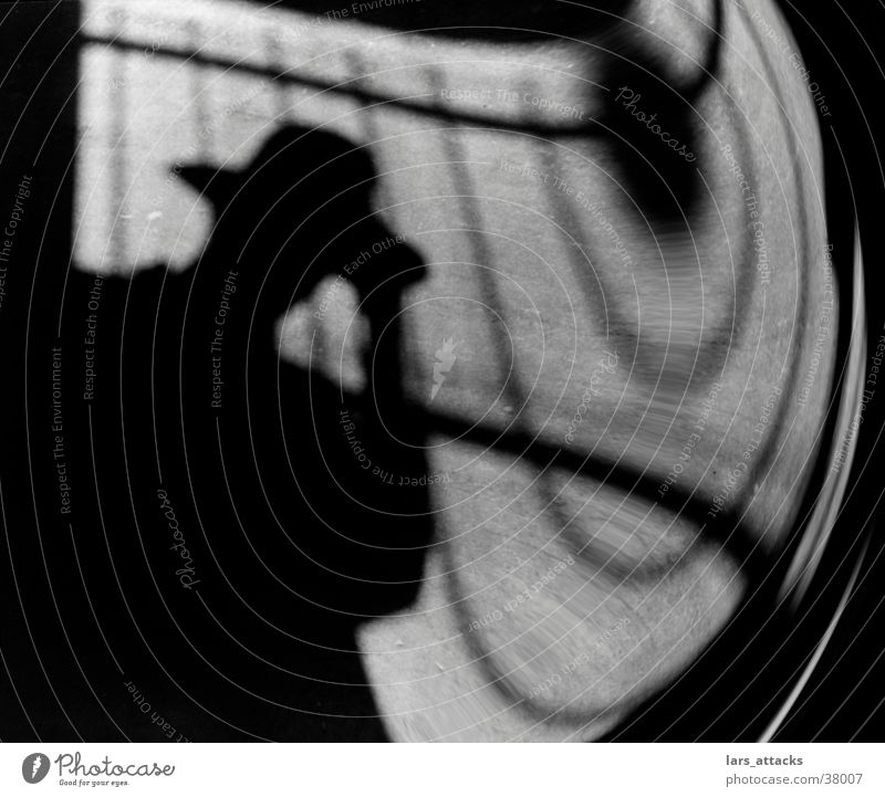 Schttenspiel Fotograf rund Gitter mystisch Mann Fotokamera Schatten Hut