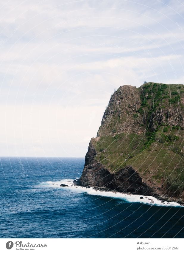 Dramatische Klippe Hawaii Maui Felskante Hintergrund blau malerisch im Freien mit Blick auf Ausflugsziel Meeresufer Textfreiraum wunderbar Tierwelt Himmel Natur