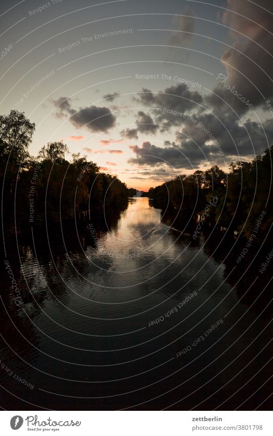 Hohenzollernkanal kurz vor dem Gartenfeld in Berlin-Reinickendorf wasser fluß schifffahrt schifffahrtskanal berliner schifffahrtskanal hohenzollernkanal ufer