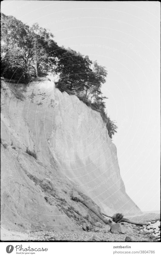 Steilufer bei Sassnitz steilküste kreidefelsen felsformation ostsee meer gewässer binnengewässer binnenmeer landschaft mecklenburg vorpommern sassnitz reise