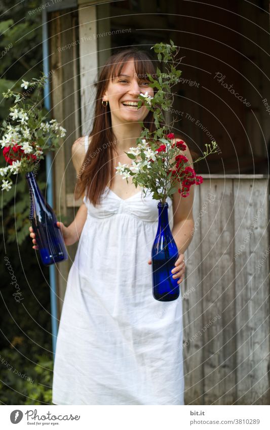 *2000* - heute wird gefeiert Junge Frau Blume Blüte Blumenstrauß Party Feiern Feste & Feiern Dekoration & Verzierung Muttertag Valentinstag Hochzeit Liebe