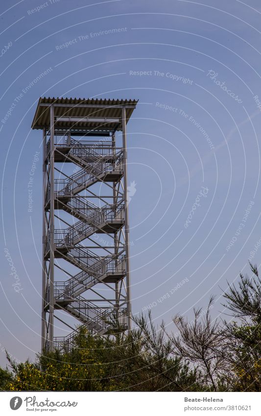 Gute Vorsätze fürs neue Jahr: Immer den Überblick behalten! Aussichtsturm Turm Neujahr Farbfoto Außenaufnahme Höhe Himmel Bauwerk Textfreiraum oben Gebäude