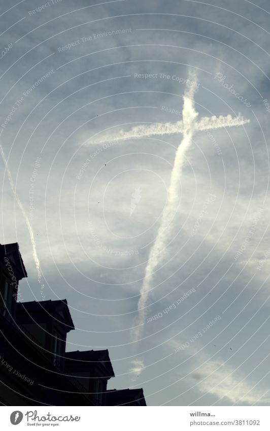 Heiliger Chemtrail - ein Kreuz am Himmel Christliches Kreuz Religion & Glaube Symbole & Metaphern Christentum Kondensstreifen Erscheinung Wunder Botschaft