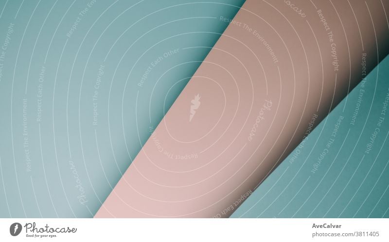 Rosa und blauer pastellfarbener, flachgelegter Hintergrund mit scharfen Schichten und Schatten mit Kopierraum-Geschlecht Konzepte Gegensätze horizontal Ideen