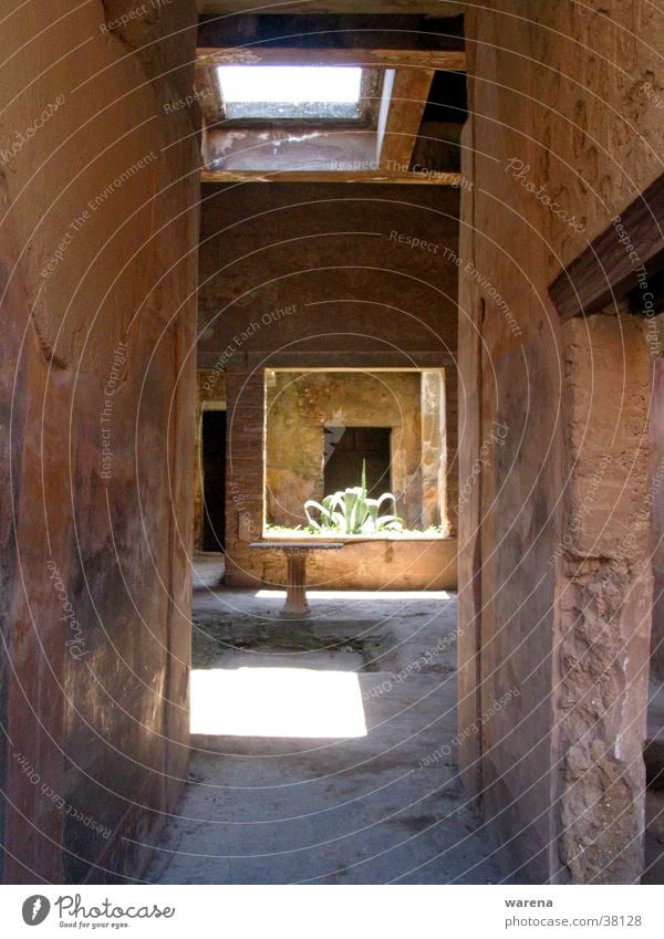 pompeji Ausgrabungen Atrium Gebäude Oberlicht Brunnen Eruption Italien Compluvium Impluvium