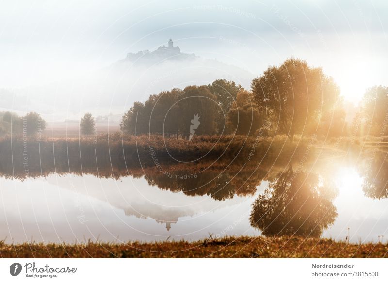 Guten Morgen Herbst Frühnebel Entschleunigung Stille frühmorgen Dunst Nebel Natur Tourismus Ferien & Urlaub & Reisen Landschaft Himmel Wasser Urelemente Sonne