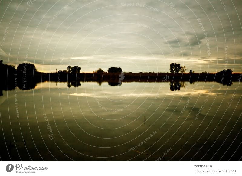 Dämmerung an den Fischteichen Linum see wasser wasseroberfläche fluß ufer dämmerung himmel spiegelung spiegeelbild abend feierabend sonnenuntergang herbst wolke