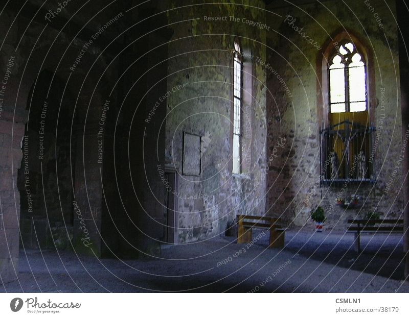 Gotthardsruine Ruine Altar Architektur ehem. Kloster Bergruine. Burg oder Schloss