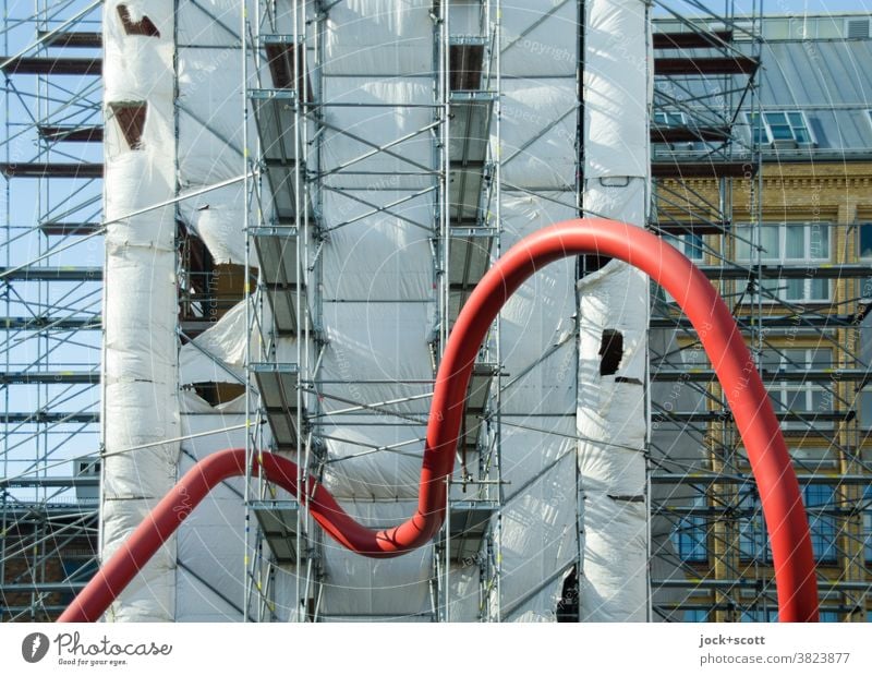 knapp daneben update, gerade noch die Kurve gekriegt Rohrleitung Baustelle Gerüstplane Baugerüst Architektur Umleitung Fassade Verbindung Plane