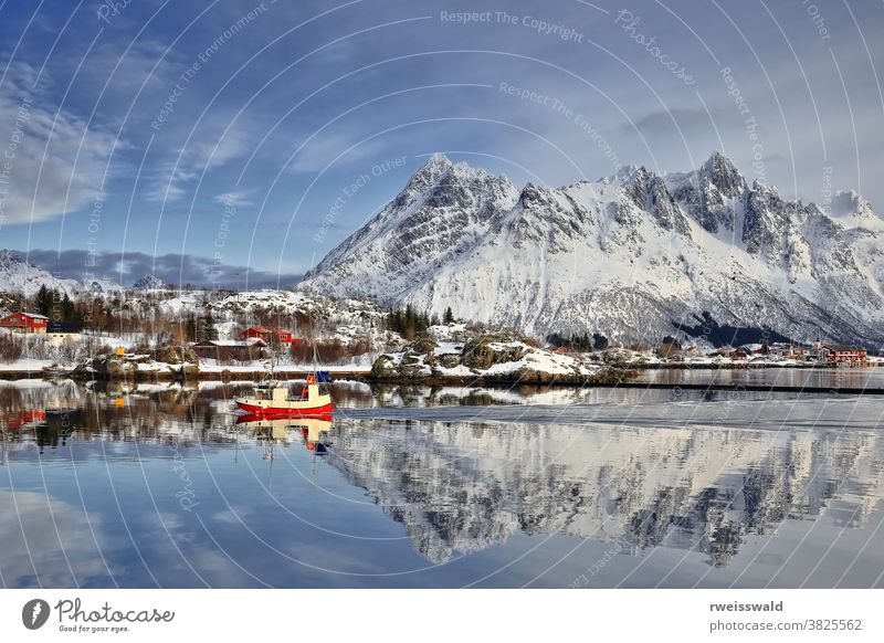 Blick nach Nordosten vom Fischereihafen-Sildpolltjonna-Bucht. Austnesfjorden-Austvagoya-Nordland-Norwegen. 0165 Fischerboot Stahlboot Wasserfahrzeug Gefäße