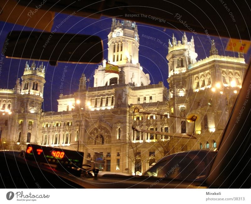 Correos aus dem Taxi Madrid Spanien Gebäude Post historisch Cibeles