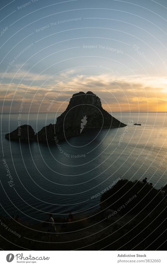 Erstaunliche Szenerie von Felsen im Meer Meereslandschaft Sonnenuntergang MEER Windstille rau spektakulär Landschaft farbenfroh Himmel Natur ruhig